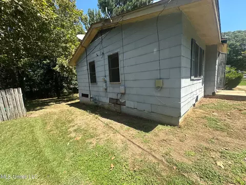 Exterior - 5226 Andover Dr, Jackson, MS 39209 photo 2 of 4
