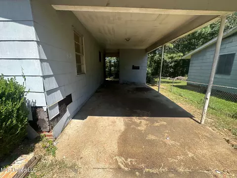 Exterior - 5226 Andover Dr, Jackson, MS 39209 photo 1 of 4