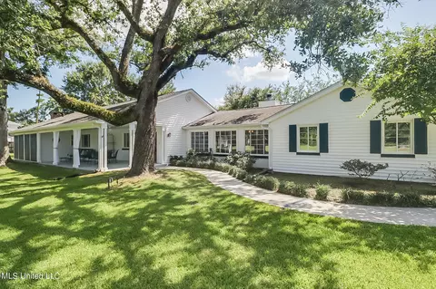 750 Dunbar Ave, Bay Saint Louis, MS 39520