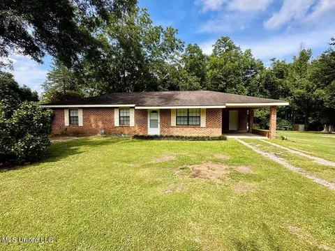 25 Orchard Ln, Picayune, MS 39466