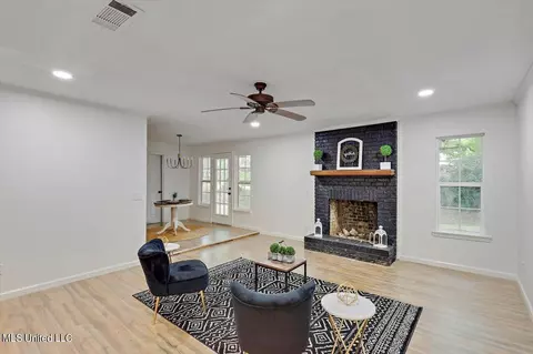 Living - 111 Diane Pl, Clinton, MS 39056 photo 2 of 4