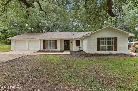 111 Diane Pl, Clinton, MS 39056