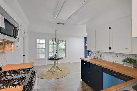Kitchen - 111 Diane Pl, Clinton, MS 39056 photo 3 of 4