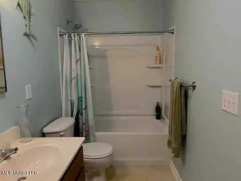 Bath - 127 Lincoln Place Pl, Jackson, MS 39213 photo 2 of 2
