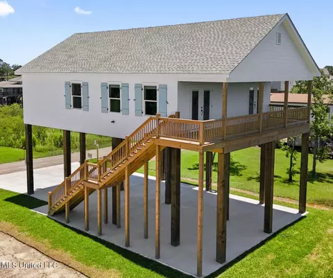11108 Iowa St, Bay Saint Louis, MS 39520