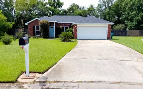 15 Stratford Pl, Gulfport, MS 39503