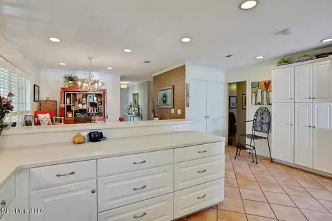 Kitchen - 20 Stonegate Dr, Brandon, MS 39042 photo 2 of 4