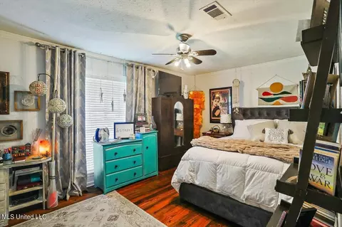 Bedroom - 20 Stonegate Dr, Brandon, MS 39042 photo 4 of 5