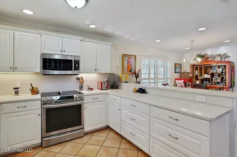 Kitchen - 20 Stonegate Dr, Brandon, MS 39042 photo 4 of 4