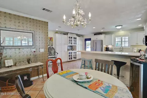Dining - 20 Stonegate Dr, Brandon, MS 39042 photo 2 of 2
