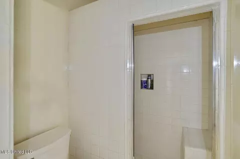 Bath - 20 Stonegate Dr, Brandon, MS 39042 photo 4 of 4
