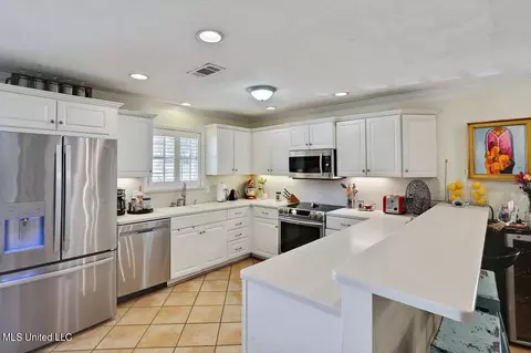 Kitchen - 20 Stonegate Dr, Brandon, MS 39042 photo 1 of 4