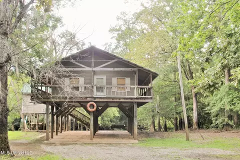 24650 Davis Dead River Cir, Lucedale, MS 39452
