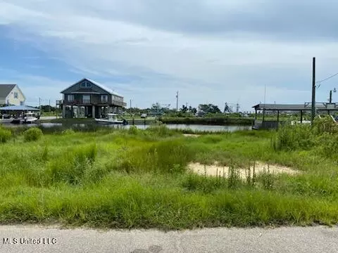 5158 Lambert Ln, Bay Saint Louis, MS 39520