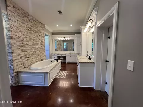 Bath - 261 Salem-cato Rd, Brandon, MS 39042 photo 1 of 20
