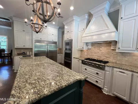 Kitchen - 261 Salem-cato Rd, Brandon, MS 39042 photo 15 of 18