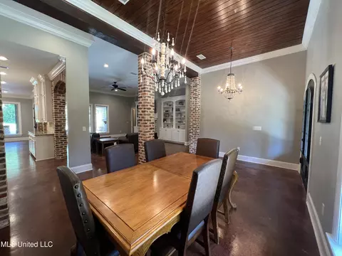 Dining - 261 Salem-cato Rd, Brandon, MS 39042 photo 4 of 7