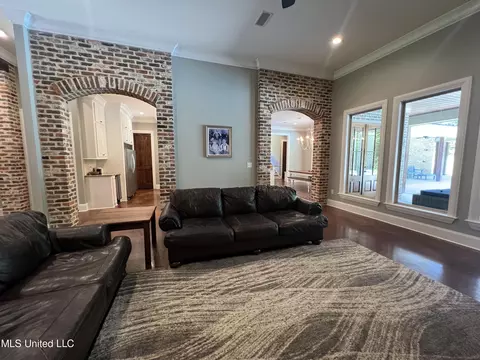 Living - 261 Salem-cato Rd, Brandon, MS 39042 photo 5 of 6