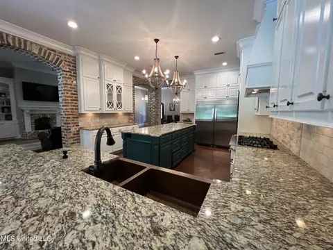 Kitchen - 261 Salem-cato Rd, Brandon, MS 39042 photo 17 of 18