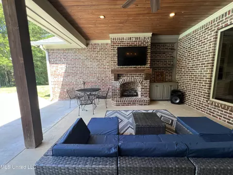 Exterior - 261 Salem-cato Rd, Brandon, MS 39042 photo 6 of 27