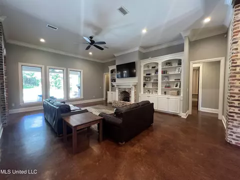 Living - 261 Salem-cato Rd, Brandon, MS 39042 photo 1 of 6