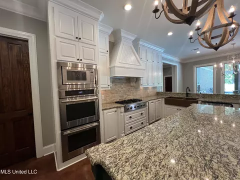 Kitchen - 261 Salem-cato Rd, Brandon, MS 39042 photo 3 of 18