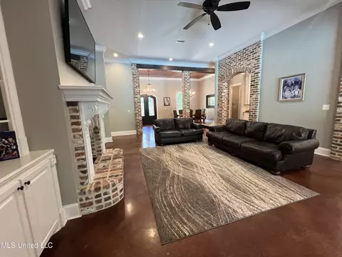 Living - 261 Salem-cato Rd, Brandon, MS 39042 photo 3 of 6