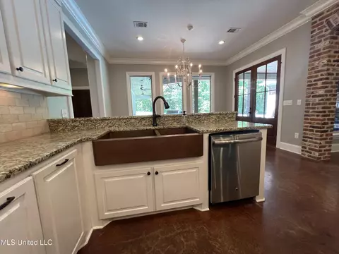 Kitchen - 261 Salem-cato Rd, Brandon, MS 39042 photo 11 of 18
