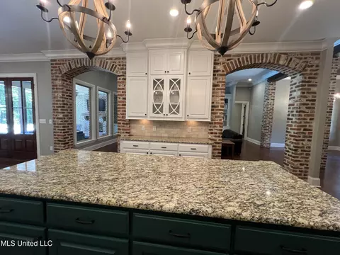 Kitchen - 261 Salem-cato Rd, Brandon, MS 39042 photo 10 of 18