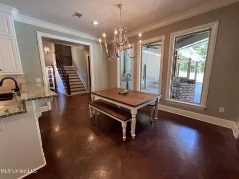 Dining - 261 Salem-cato Rd, Brandon, MS 39042 photo 6 of 7