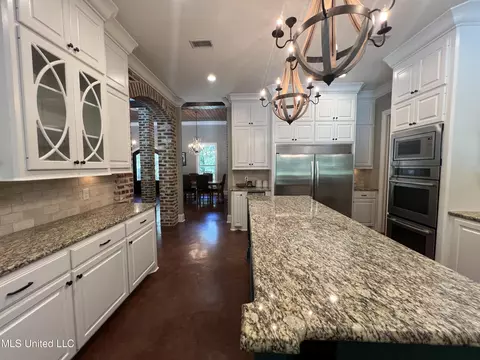 Kitchen - 261 Salem-cato Rd, Brandon, MS 39042 photo 14 of 18