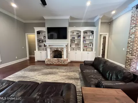 Living - 261 Salem-cato Rd, Brandon, MS 39042 photo 2 of 6