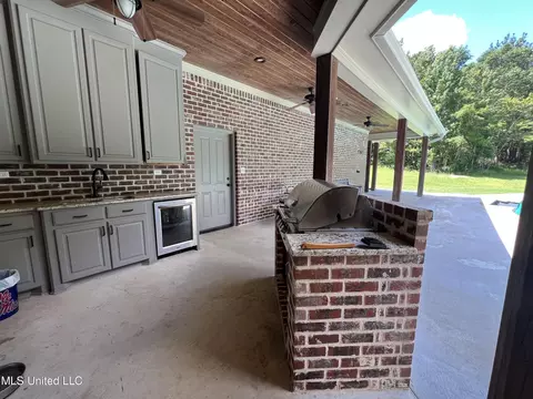 Kitchen - 261 Salem-cato Rd, Brandon, MS 39042 photo 18 of 18