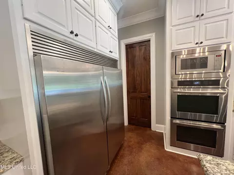 Kitchen - 261 Salem-cato Rd, Brandon, MS 39042 photo 2 of 18
