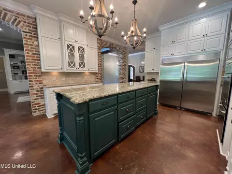 Kitchen - 261 Salem-cato Rd, Brandon, MS 39042 photo 12 of 18