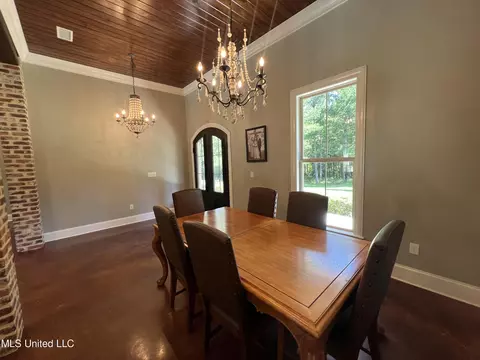 Dining - 261 Salem-cato Rd, Brandon, MS 39042 photo 5 of 7