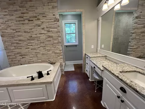 Bath - 261 Salem-cato Rd, Brandon, MS 39042 photo 5 of 20