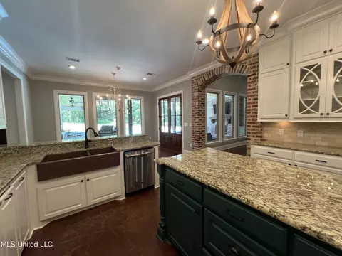 Kitchen - 261 Salem-cato Rd, Brandon, MS 39042 photo 9 of 18