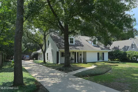 21 Old Oak Ln, Gulfport, MS 39503