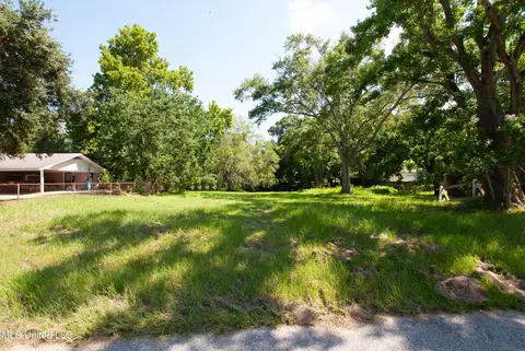 711 Herrick Ave, Pascagoula, MS 39567