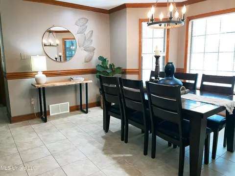 Dining - 4016 Los Padres Dr, Nesbit, MS 38651 photo 1 of 2