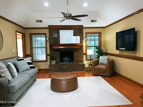 Living - 4016 Los Padres Dr, Nesbit, MS 38651 photo 1 of 3