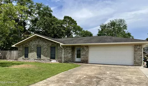 790 Cambridge Dr, Biloxi, MS 39532