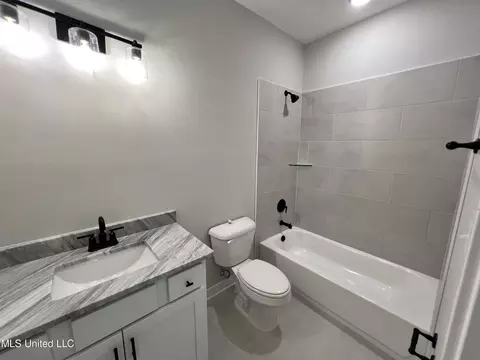 Bath - 6790 Sunrise Loop E, Olive Branch, MS 38654 photo 3 of 5