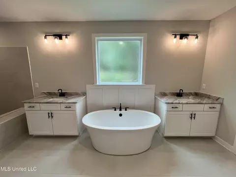 Bath - 6790 Sunrise Loop E, Olive Branch, MS 38654 photo 1 of 5