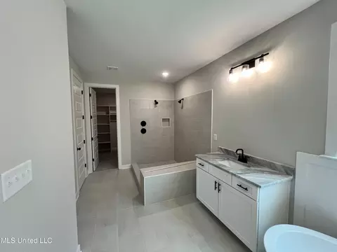 Bath - 6790 Sunrise Loop E, Olive Branch, MS 38654 photo 2 of 5