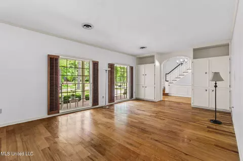 Living - 4675 Katherine Blvd, Jackson, MS 39211 photo 2 of 4