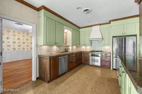 Kitchen - 4675 Katherine Blvd, Jackson, MS 39211 photo 2 of 3
