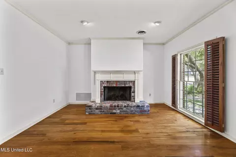 Living - 4675 Katherine Blvd, Jackson, MS 39211 photo 4 of 4