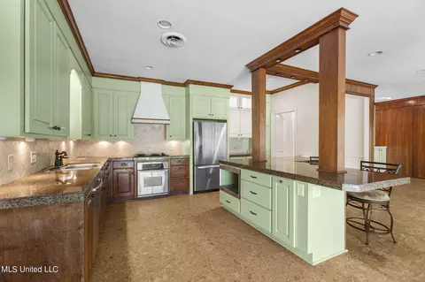 Kitchen - 4675 Katherine Blvd, Jackson, MS 39211 photo 1 of 3